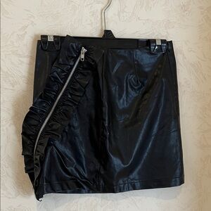 Forever 21 Black Faux Leather Mini Skirt with Ruffle Zipper Detail Size XS